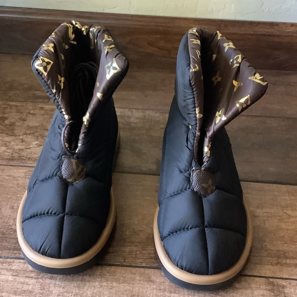 Black Quilted Snow Boots